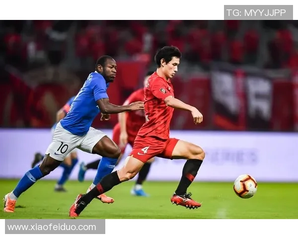 上港与河南建业激战正酣比分悬念引人关注赛事精彩纷呈